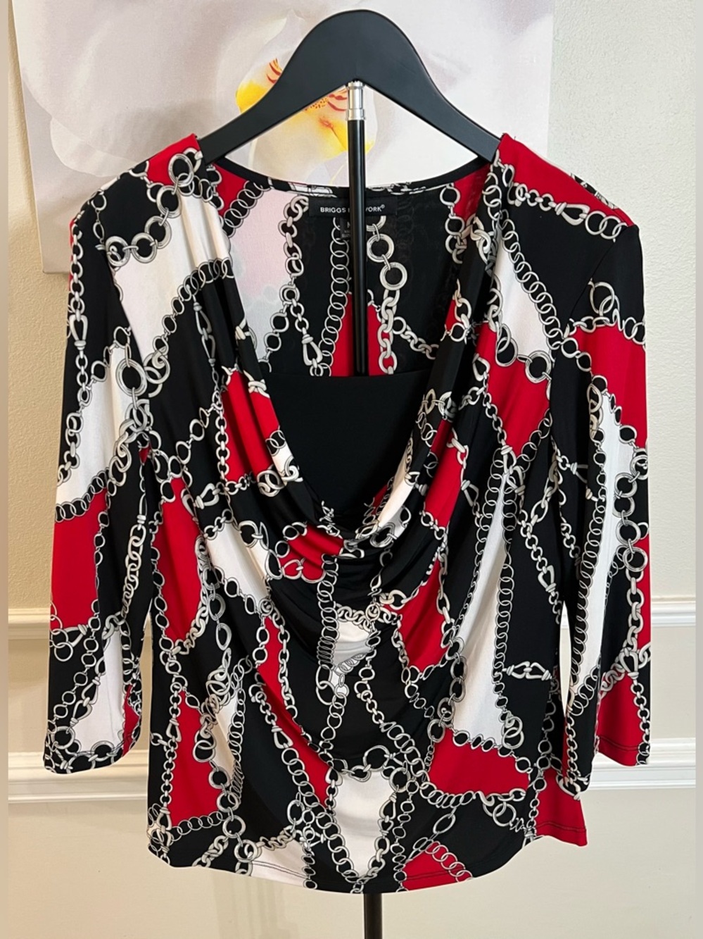 Briggs New York Women’s Chain Print 3/4 Sleeve Drape Neck Blouse! Size Medium.